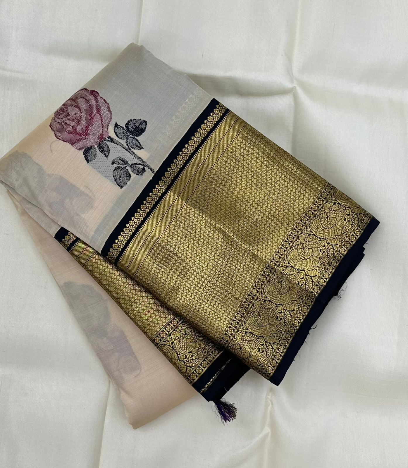 Ivory Bloom - 1G Handloom Kanchipuram HL01