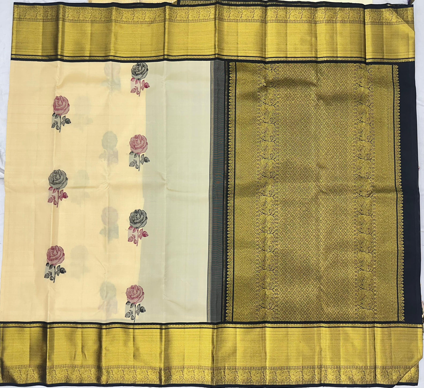 Ivory Bloom - 1G Handloom Kanchipuram HL01